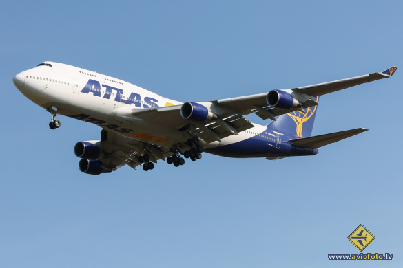 Boeing 747-422
