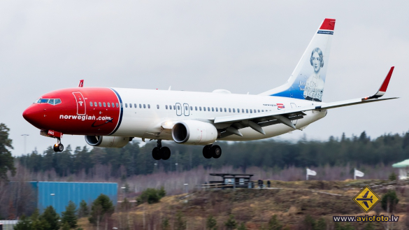 Boeing 737-8JP