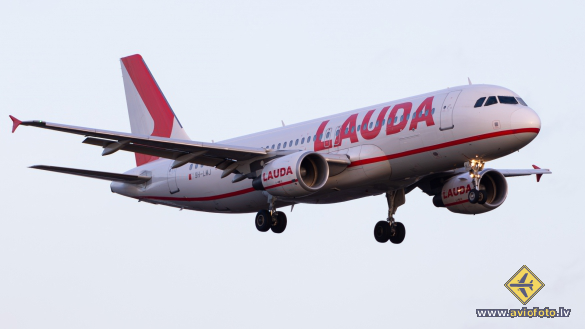 Airbus A320-214