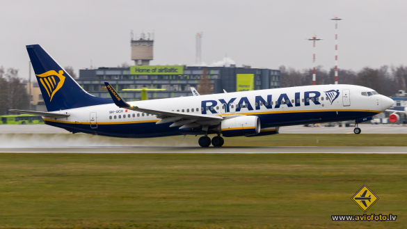 Boeing 737-8AS