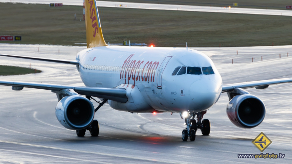Airbus A320-214