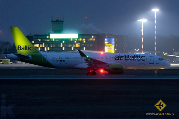 Airbus A220-300