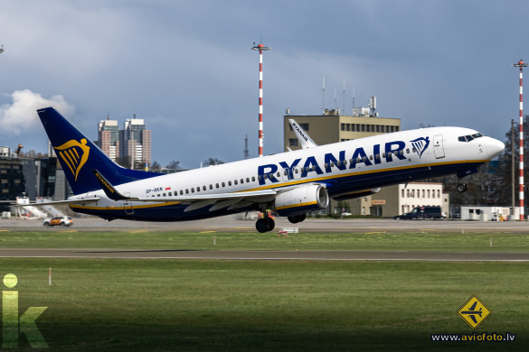 Boeing 737-8AS