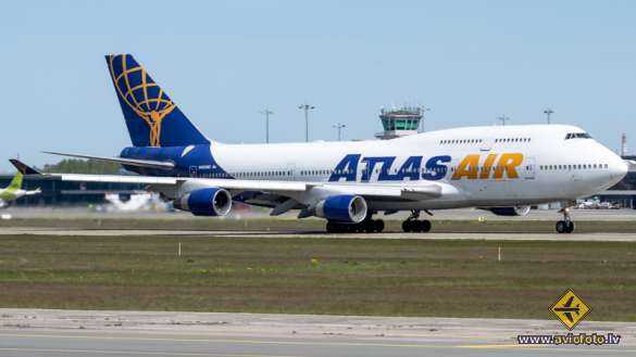 Boeing 747-422