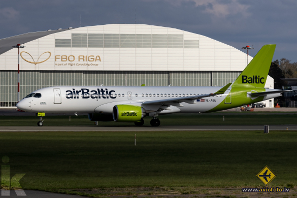 Airbus A220-300