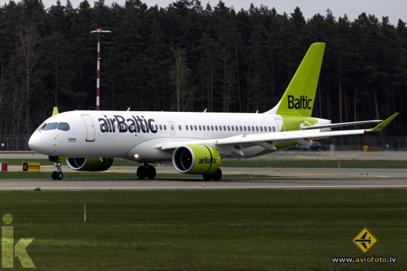 Airbus A220-300