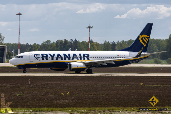 Boeing 737-8AS
