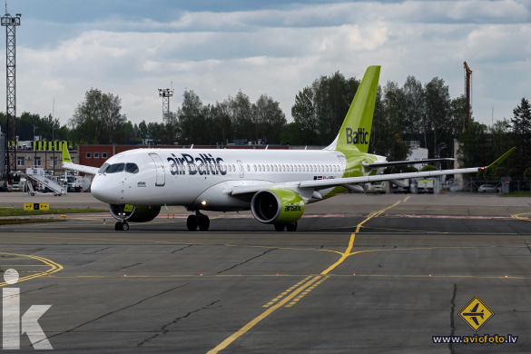 Airbus A220-300