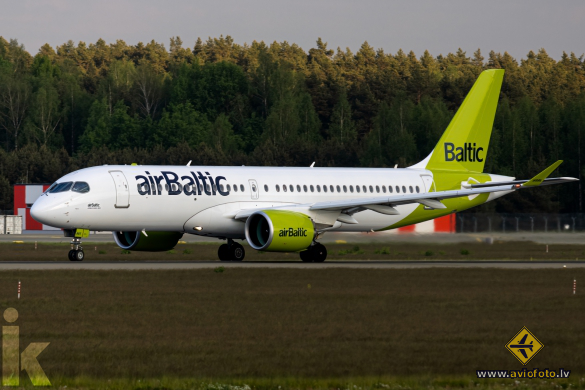 Airbus A220-300