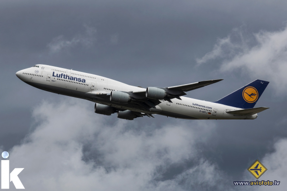 Boeing 747-830