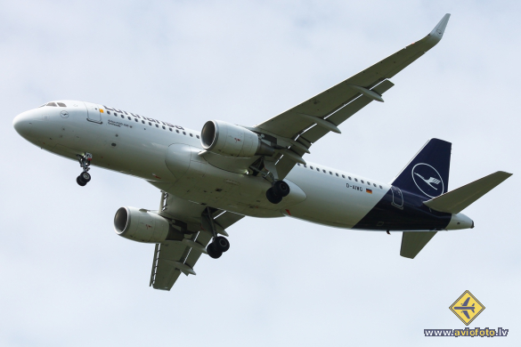 Airbus A320-214