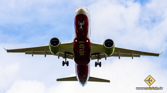 Airbus A220-300