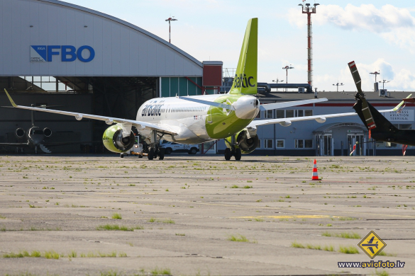 Airbus A220-300
