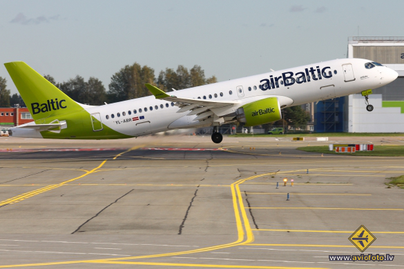 Airbus A220-300