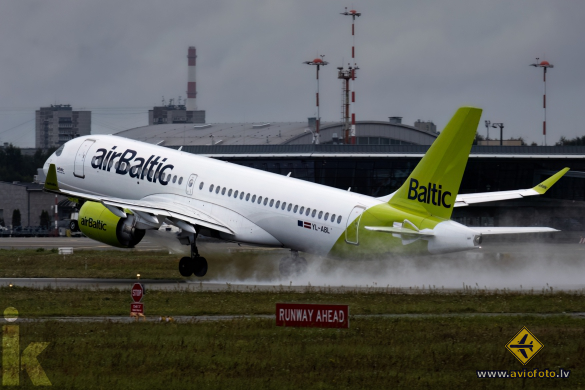 Airbus A220-300