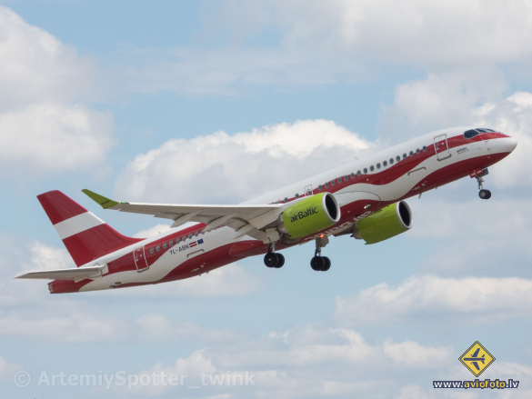 Airbus A220-300