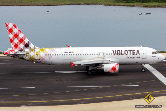Airbus A320-214