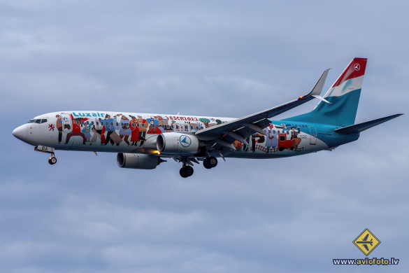 Boeing 737-8C9
