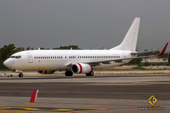 Boeing 737-8FE
