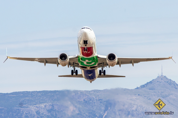 Boeing 737-8K2