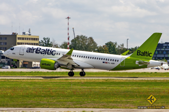 Airbus A220-300