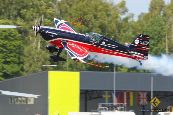 Extra EA-330SC