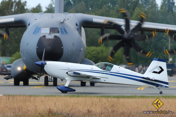 Extra EA-330SC
