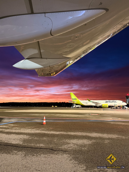 Airbus A220-300