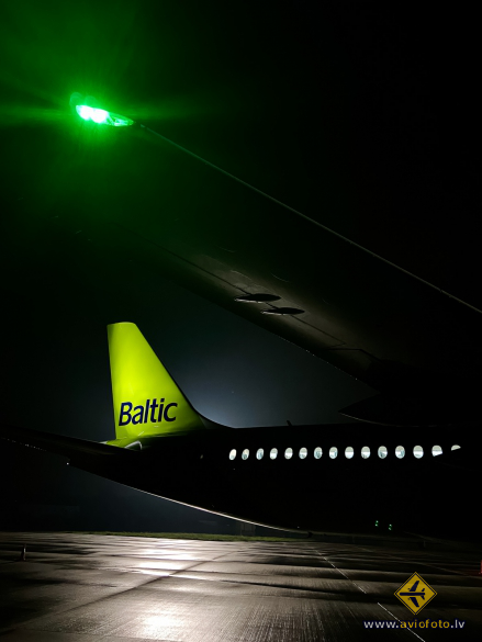 Airbus A220-300