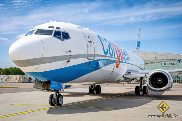 Boeing 737-46J(SF)