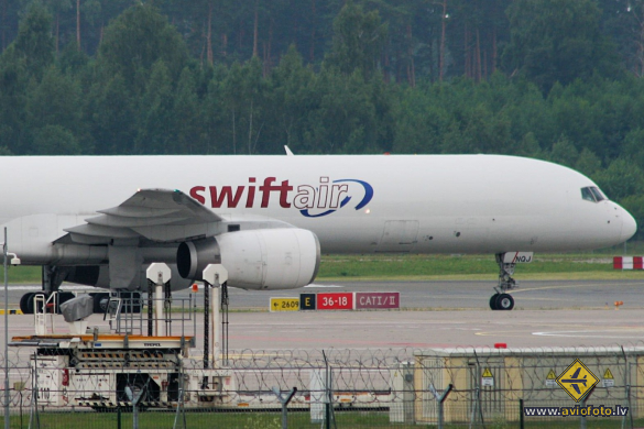Boeing 757-23APF