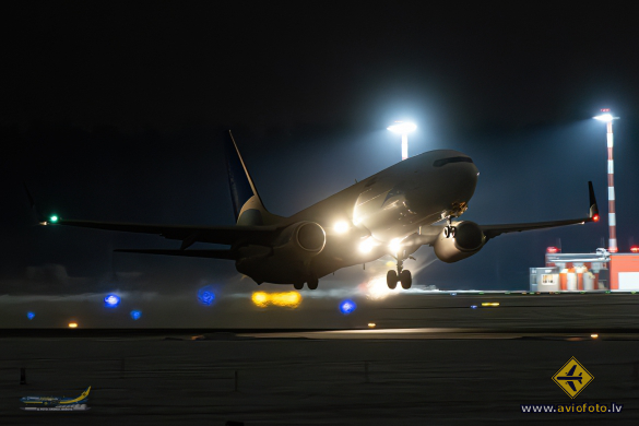 Boeing 737-86N(BCF)