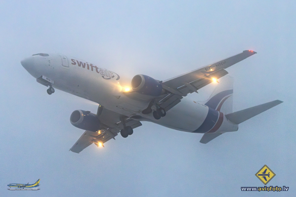Boeing 737-4Y0(SF)