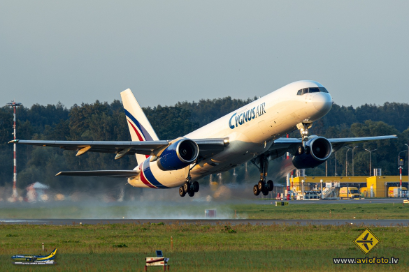 Boeing 757-236(PCF)