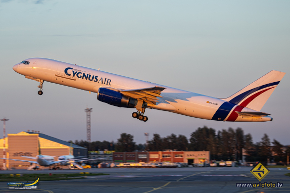 Boeing 757-236(PCF)