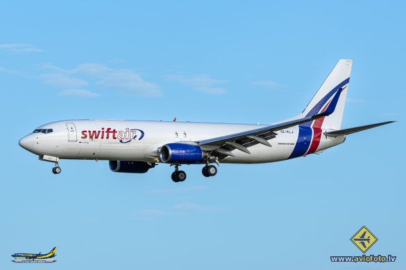 Boeing 737-8Q8(BCF)