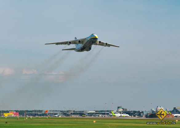 Antonov An-124-100M Ruslan