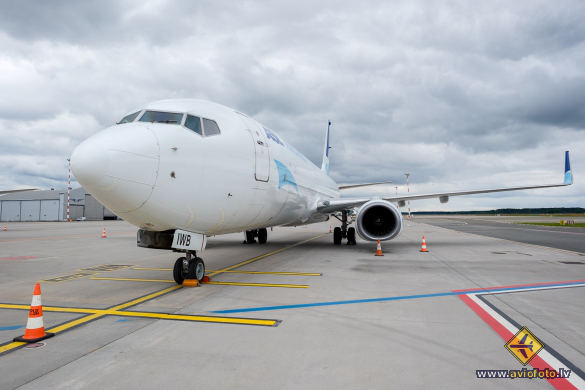 Boeing 737-8AS(BCF)