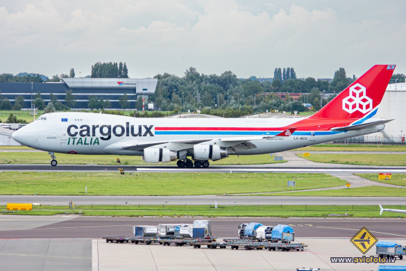 Boeing 747-4R7F/SCD