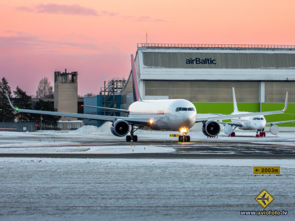 Boeing 767-304/ER(BCF)