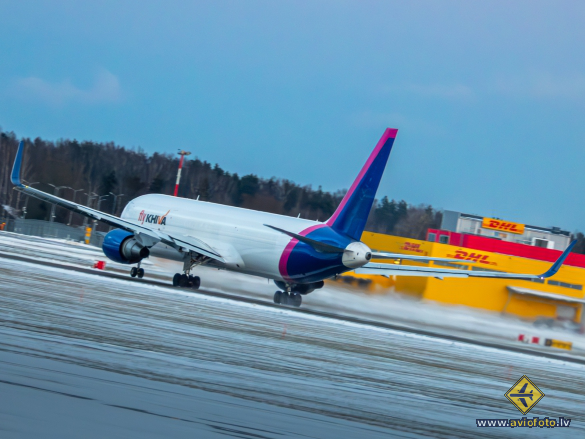 Boeing 767-304/ER(BCF)