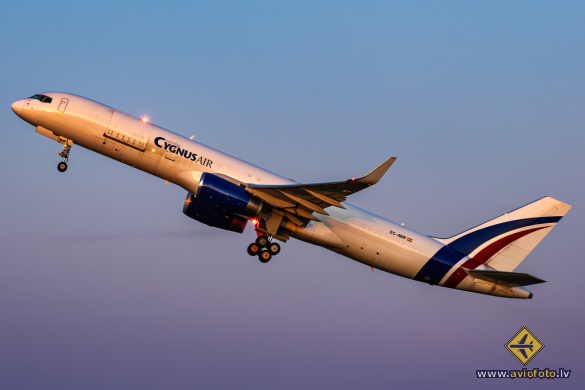 Boeing 757-223(PCF)