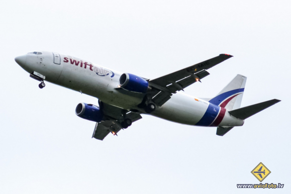 Boeing 737-4Y0(SF)