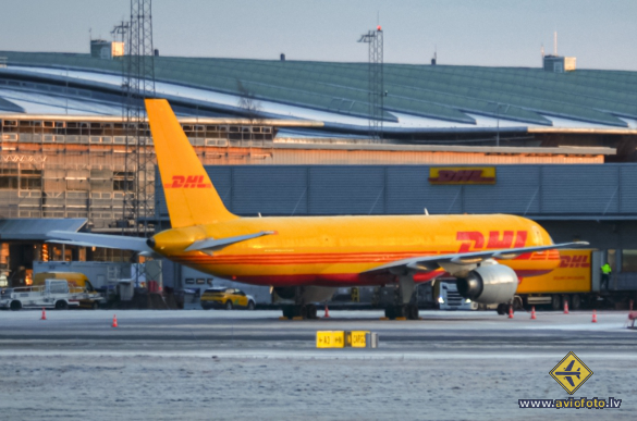 Boeing 757-236(SF)