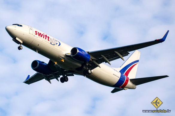 Boeing 737-8Q8(BCF)