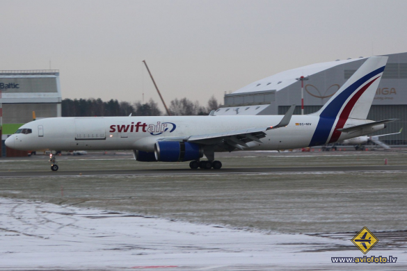 Boeing 757-223(SF)