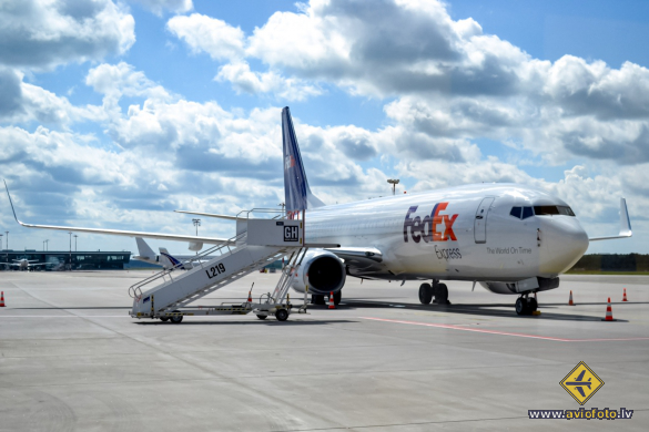 Boeing 737-86N(BCF)