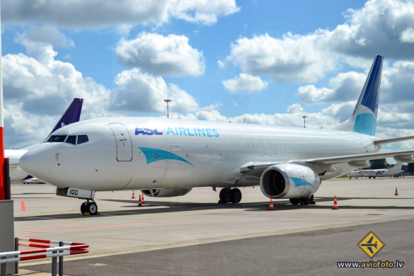 Boeing 737-86N(BCF)