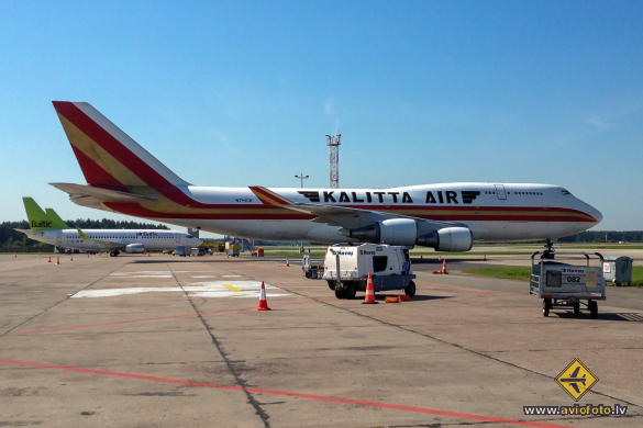 Boeing 747-4H6M(BCF)