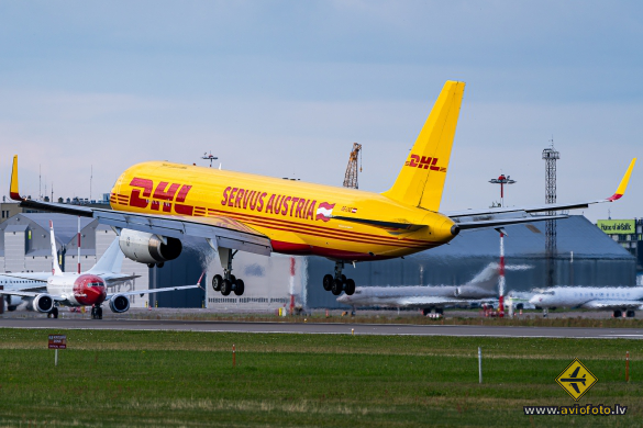 Boeing 757-223(PCF)
